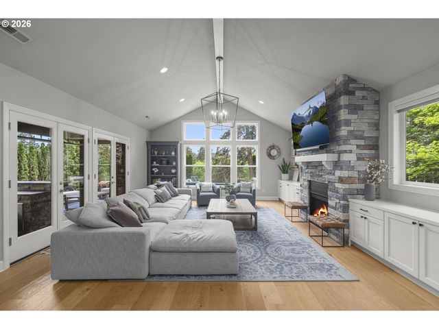 4200 UPPER Dr, Lake Oswego, OR 97035