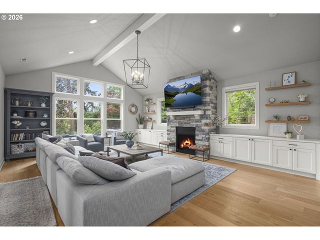 4200 UPPER Dr, Lake Oswego, OR 97035