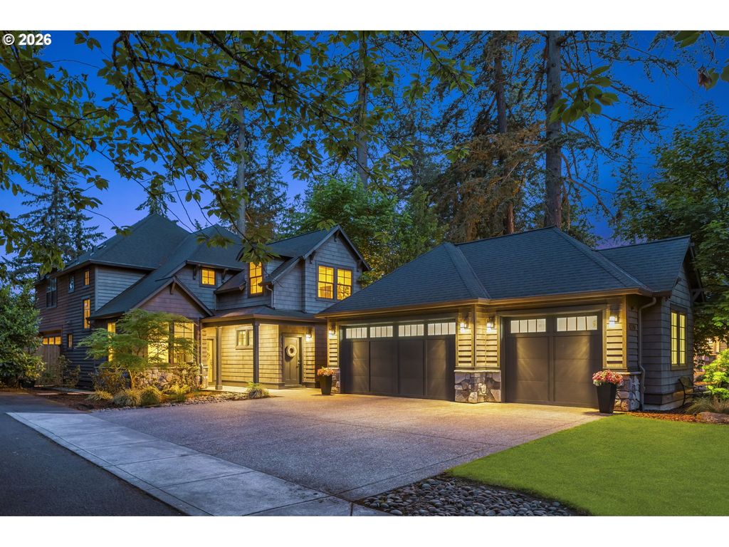 4200 UPPER Dr, Lake Oswego, OR 97035