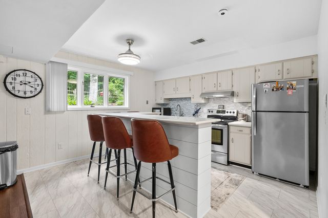 9929 W P Avenue, Kalamazoo, MI 49009