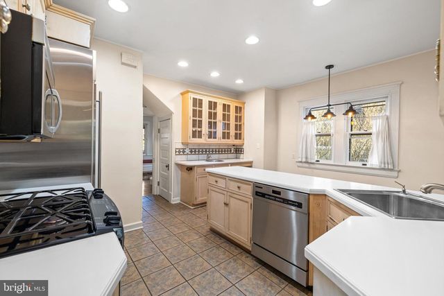 225 HAWTHORNE RD, Baltimore, MD 21210