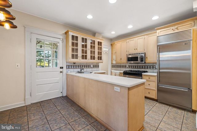 225 HAWTHORNE RD, Baltimore, MD 21210