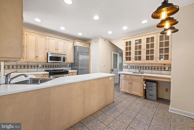 225 HAWTHORNE RD, Baltimore, MD 21210