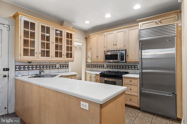 225 HAWTHORNE RD, Baltimore, MD 21210