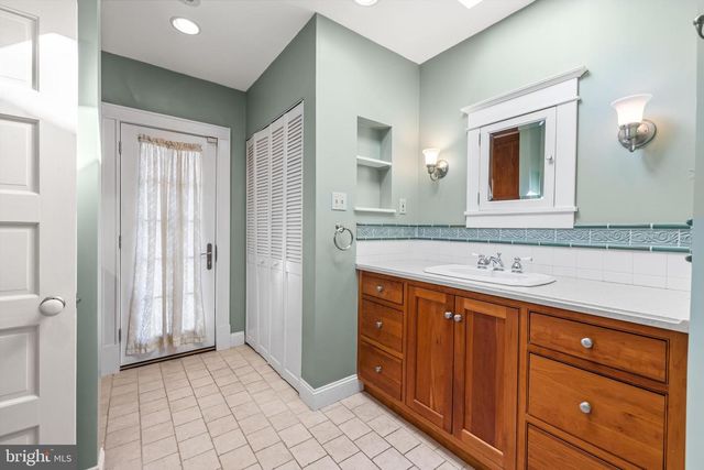 225 HAWTHORNE RD, Baltimore, MD 21210