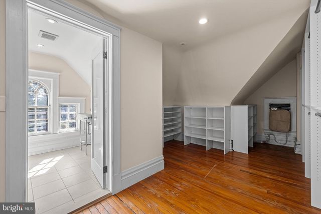 225 HAWTHORNE RD, Baltimore, MD 21210