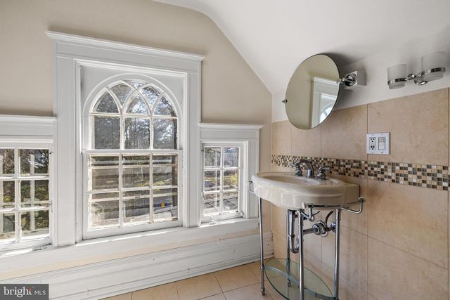 225 HAWTHORNE RD, Baltimore, MD 21210