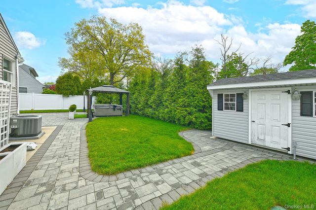 871 Pineneck Road, Seaford, NY 11783