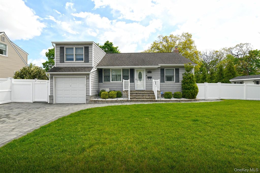 871 Pineneck Road, Seaford, NY 11783