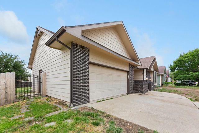 2316 S Linden Cir, Wichita, KS 67207