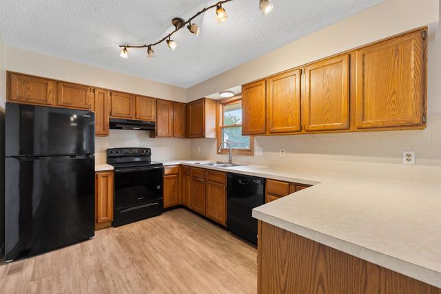 2316 S Linden Cir, Wichita, KS 67207