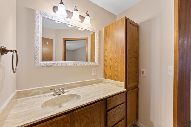 2316 S Linden Cir, Wichita, KS 67207