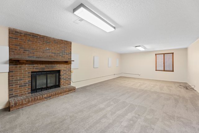 2316 S Linden Cir, Wichita, KS 67207