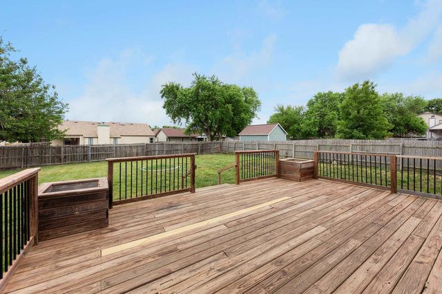 2316 S Linden Cir, Wichita, KS 67207