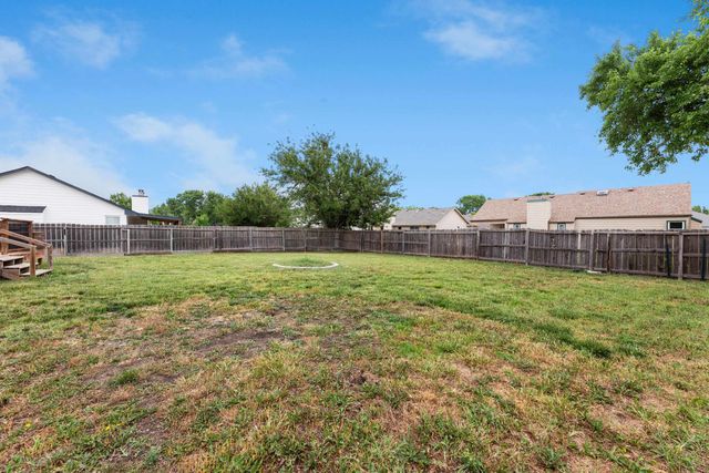 2316 S Linden Cir, Wichita, KS 67207
