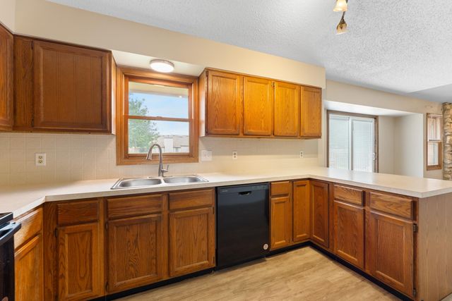 2316 S Linden Cir, Wichita, KS 67207
