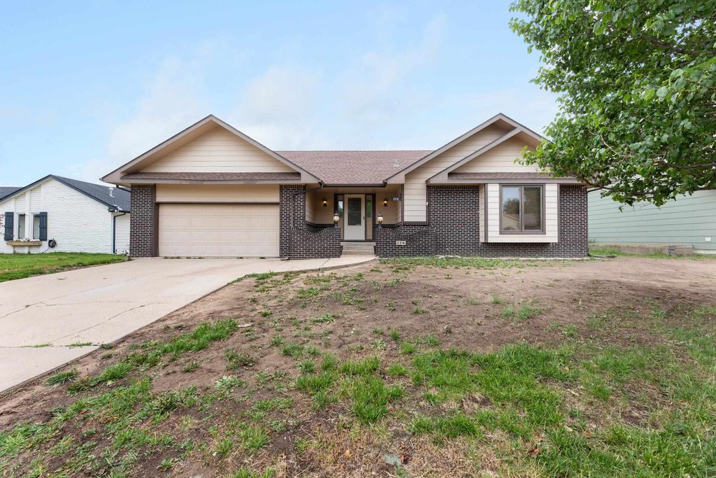 2316 S Linden Cir, Wichita, KS 67207