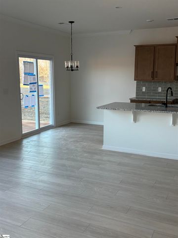 5077 Sunnycreek Drive, Boiling Springs, SC 29316