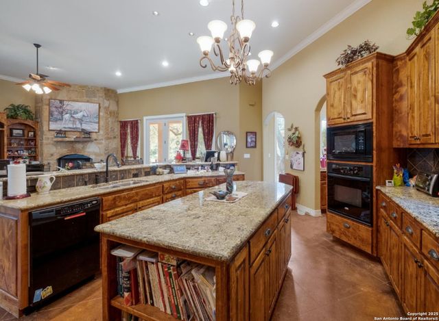 10402 Oak Forest, New Braunfels, TX 78132