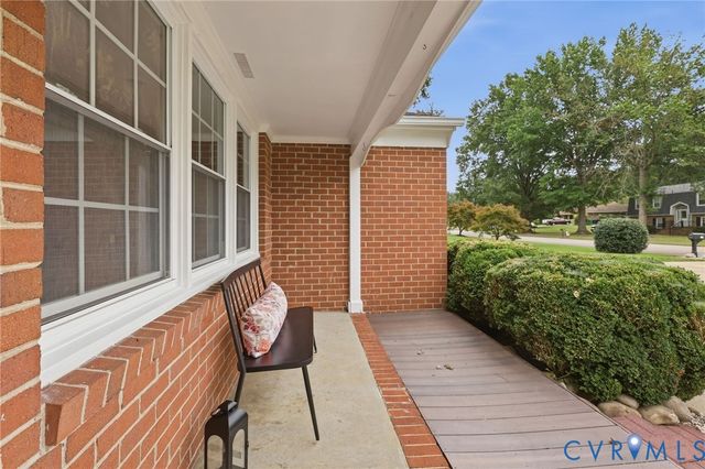 110 Hampton Dr, Colonial Heights, VA 23834