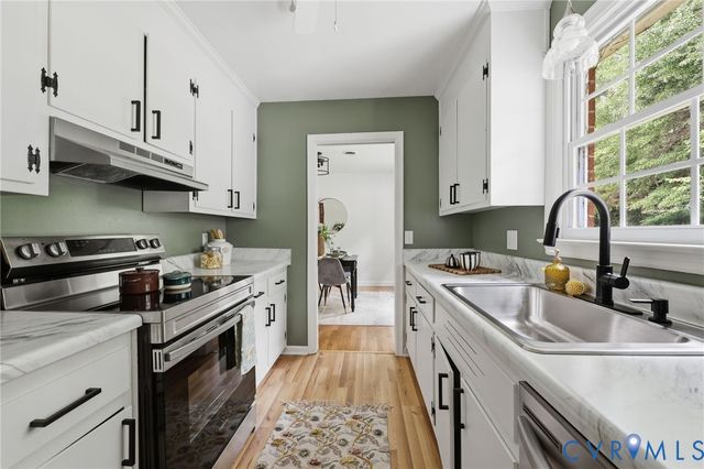 110 Hampton Dr, Colonial Heights, VA 23834