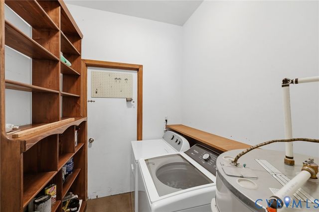 110 Hampton Dr, Colonial Heights, VA 23834