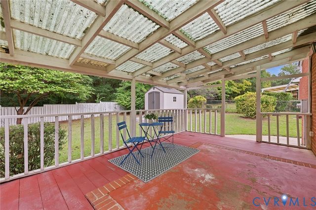 110 Hampton Dr, Colonial Heights, VA 23834