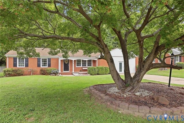 110 Hampton Dr, Colonial Heights, VA 23834