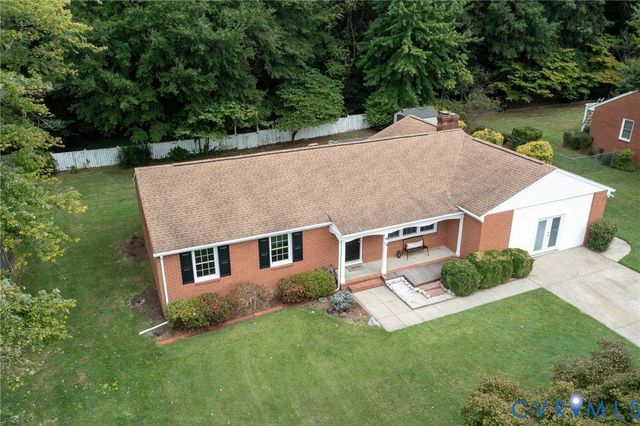 110 Hampton Dr, Colonial Heights, VA 23834