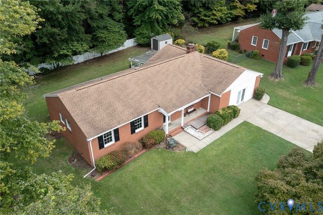 110 Hampton Dr, Colonial Heights, VA 23834