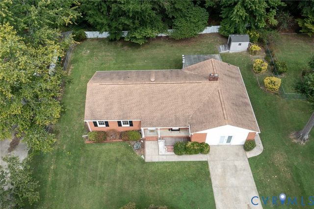 110 Hampton Dr, Colonial Heights, VA 23834