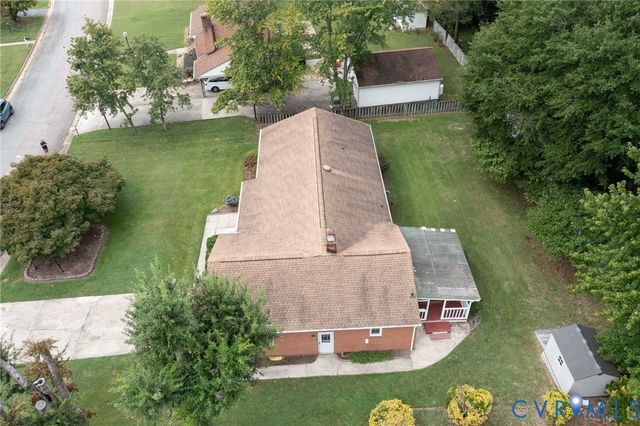 110 Hampton Dr, Colonial Heights, VA 23834