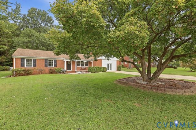 110 Hampton Dr, Colonial Heights, VA 23834