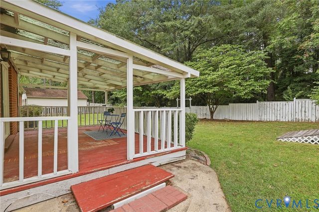 110 Hampton Dr, Colonial Heights, VA 23834