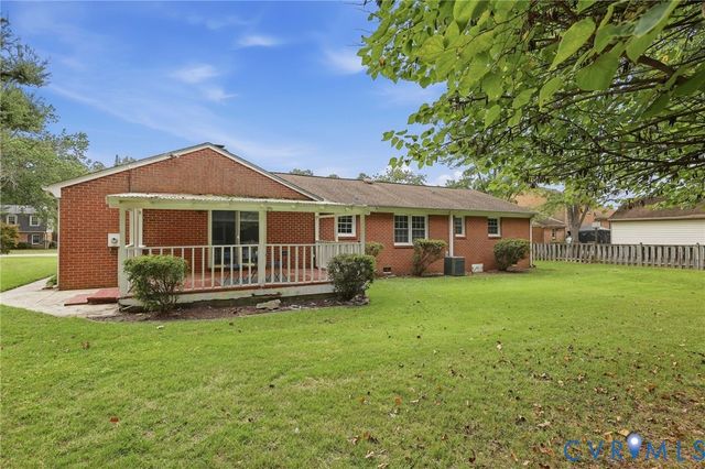 110 Hampton Dr, Colonial Heights, VA 23834