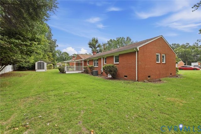 110 Hampton Dr, Colonial Heights, VA 23834