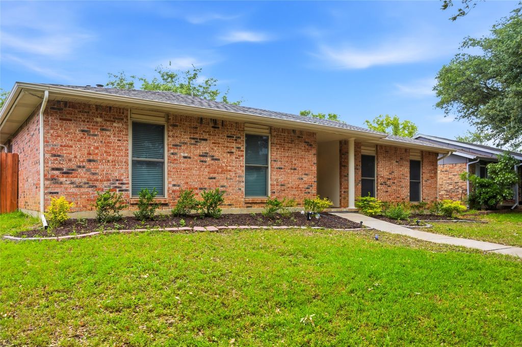 1811 Addington Drive, Carrollton, TX 75007
