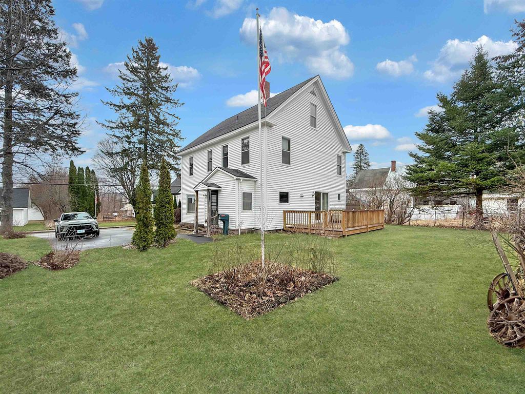 58 Pleasant Street, Colebrook, NH 03576