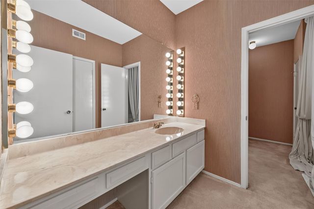 360 Wilcrest Drive 360, Houston, TX 77042