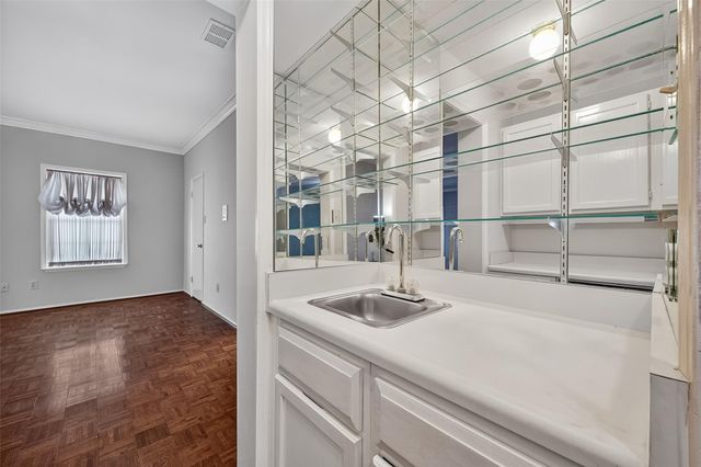 360 Wilcrest Drive 360, Houston, TX 77042