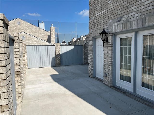 360 Wilcrest Drive 360, Houston, TX 77042