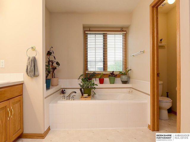 6008 S 159th Avenue, Omaha, NE 68135