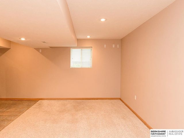 6008 S 159th Avenue, Omaha, NE 68135