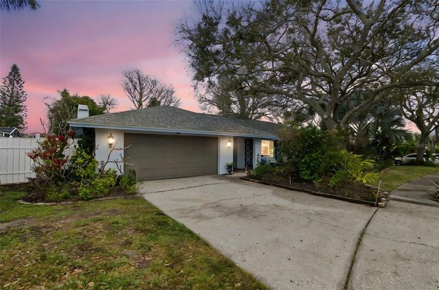 606 GROVEWOOD LANE, Largo, FL 33770