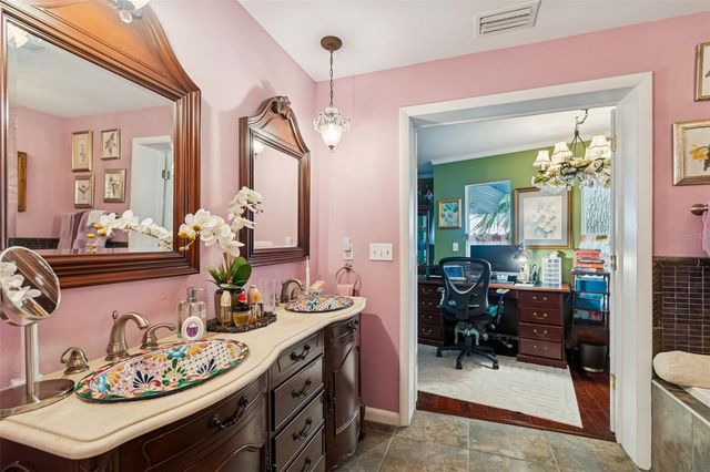 606 GROVEWOOD LANE, Largo, FL 33770