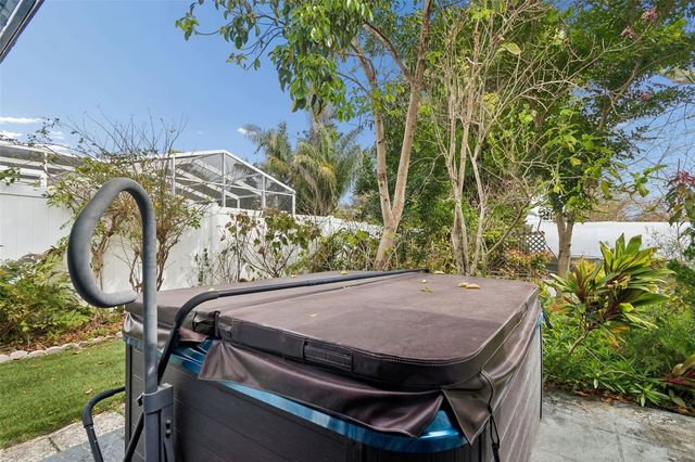 606 GROVEWOOD LANE, Largo, FL 33770