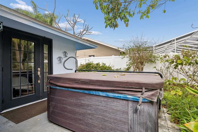 606 GROVEWOOD LANE, Largo, FL 33770