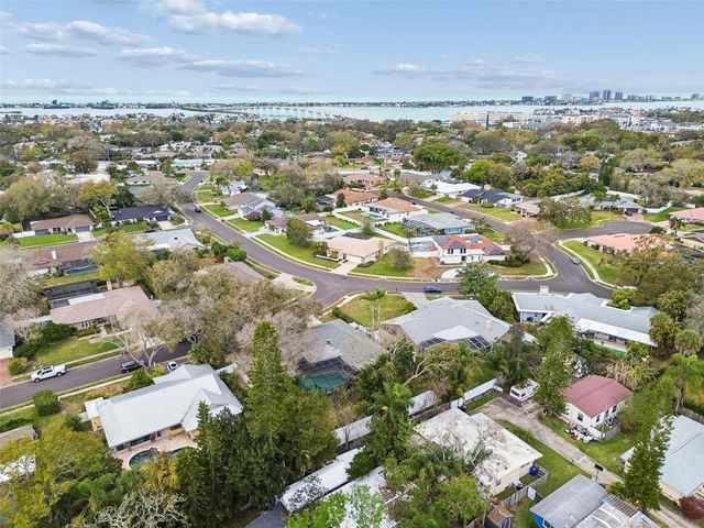 606 GROVEWOOD LANE, Largo, FL 33770