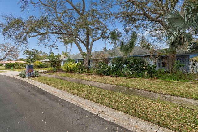 606 GROVEWOOD LANE, Largo, FL 33770