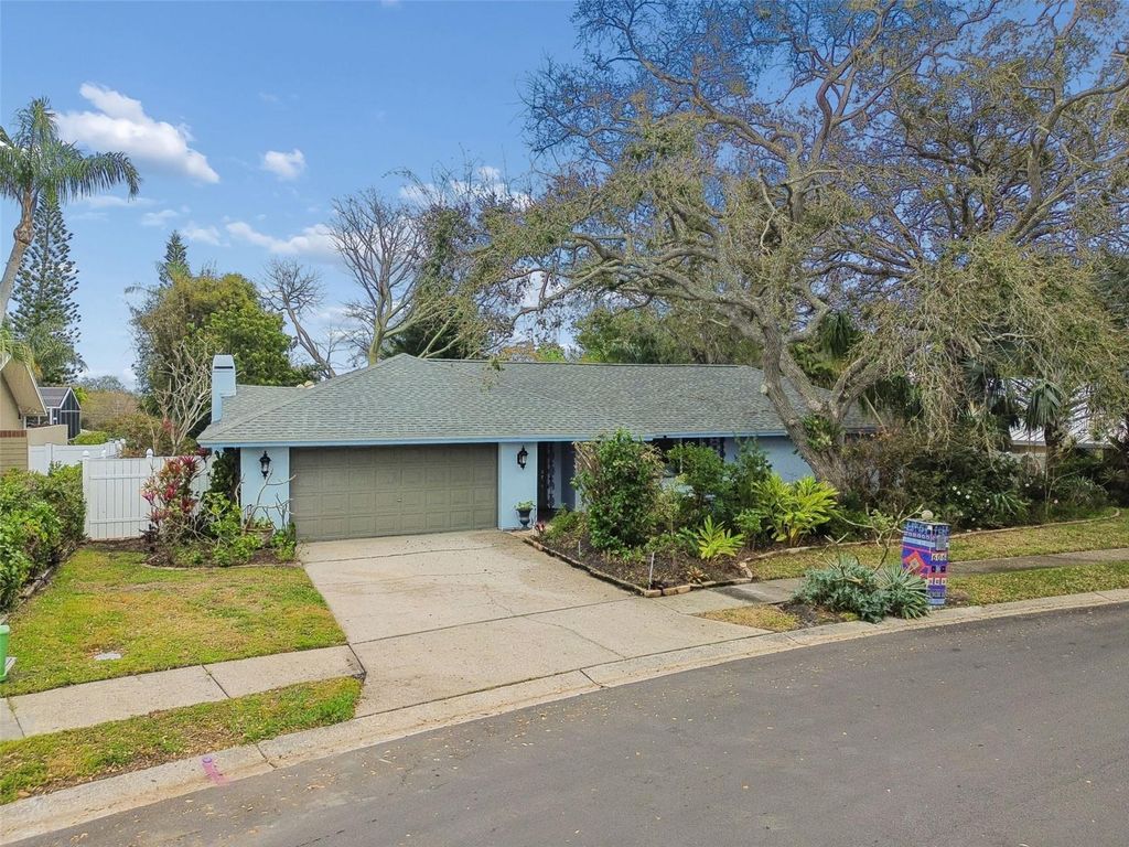 606 GROVEWOOD LANE, Largo, FL 33770